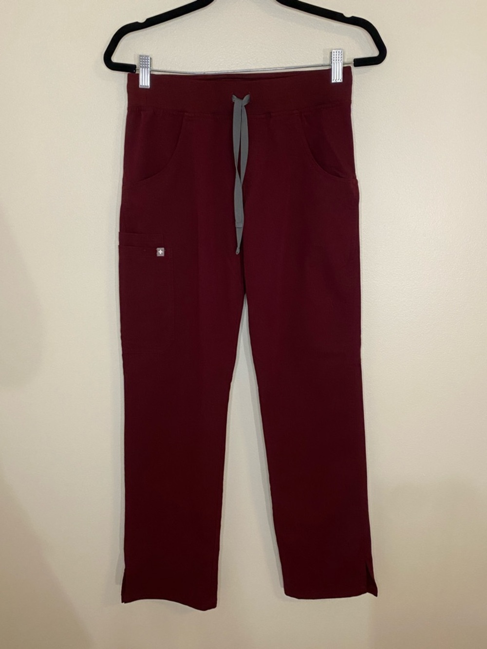 FIGS Kade Cargo Scrub Pants Women Classic Fit Straight Leg Burgundy XS